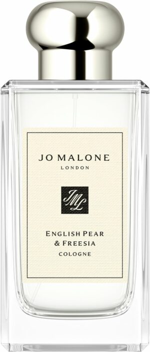 Jo Malone English Pear & Freesia Cologne er en elegant, let og sofistikeret unisex-duft, inspireret af sensommerens saftige pærer og blomstrende fresiaer. Denne duft balancerer frugtige, florale og træagtige noter, hvilket skaber en delikat og tidløs signaturduft.